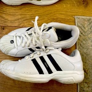 Adidas superstar 2g size 8. Classic shoes.